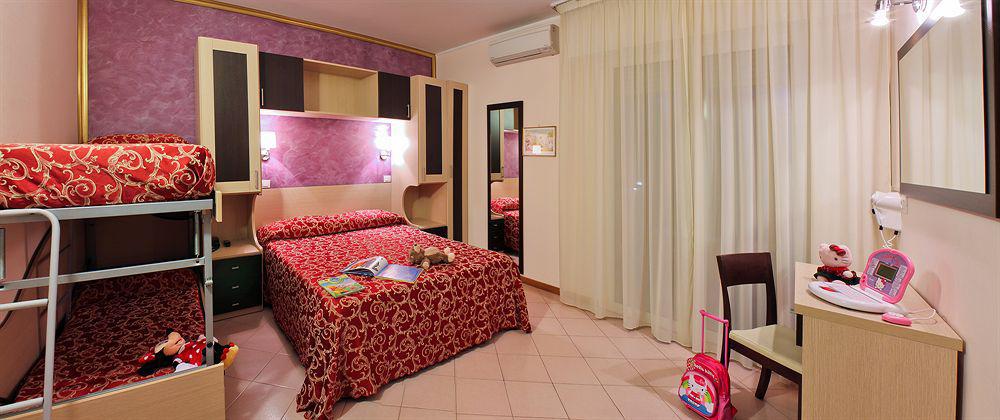 Hotel Aldebaran - Rimini Marina Centro Екстериор снимка